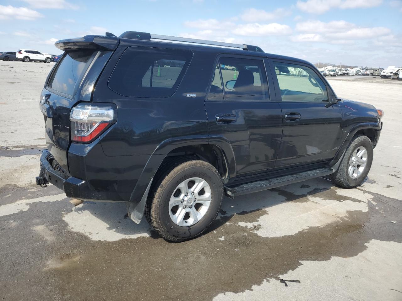2022 TOYOTA 4RUNNER SR - Image 3