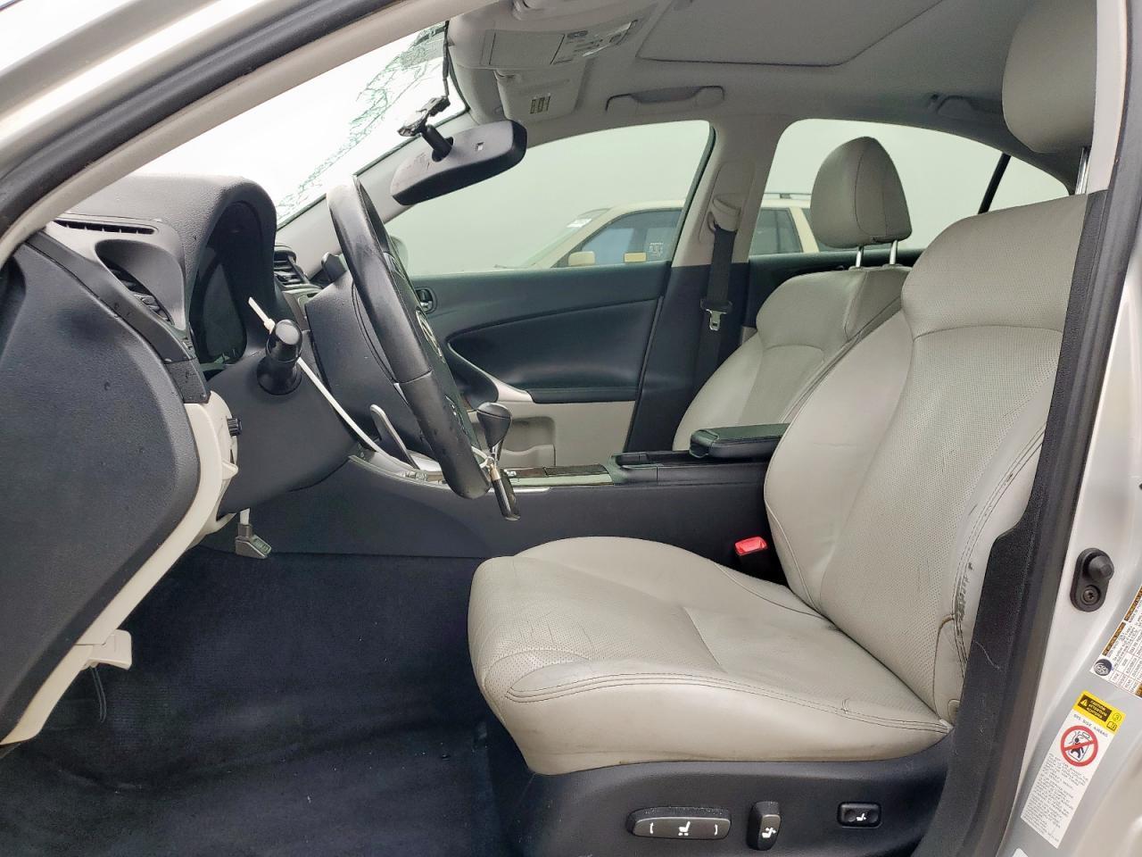 2011 LEXUS IS 250 - Image 7