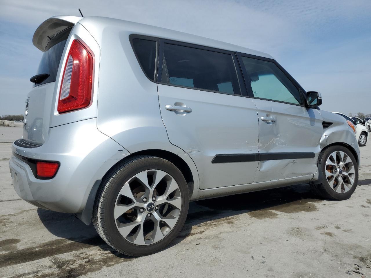 2013 KIA SOUL + - Image 3
