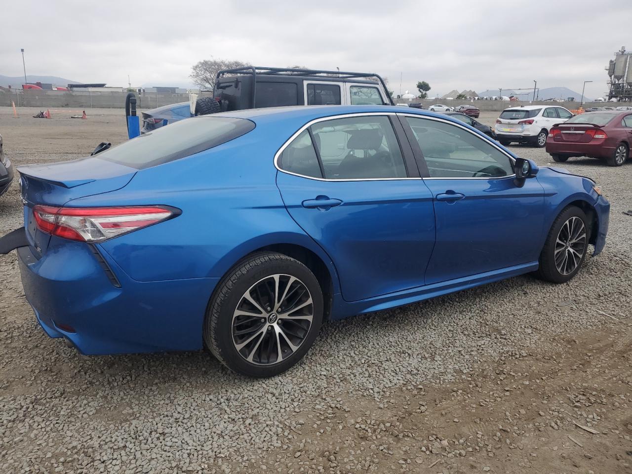 2018 TOYOTA CAMRY L - Фото 3