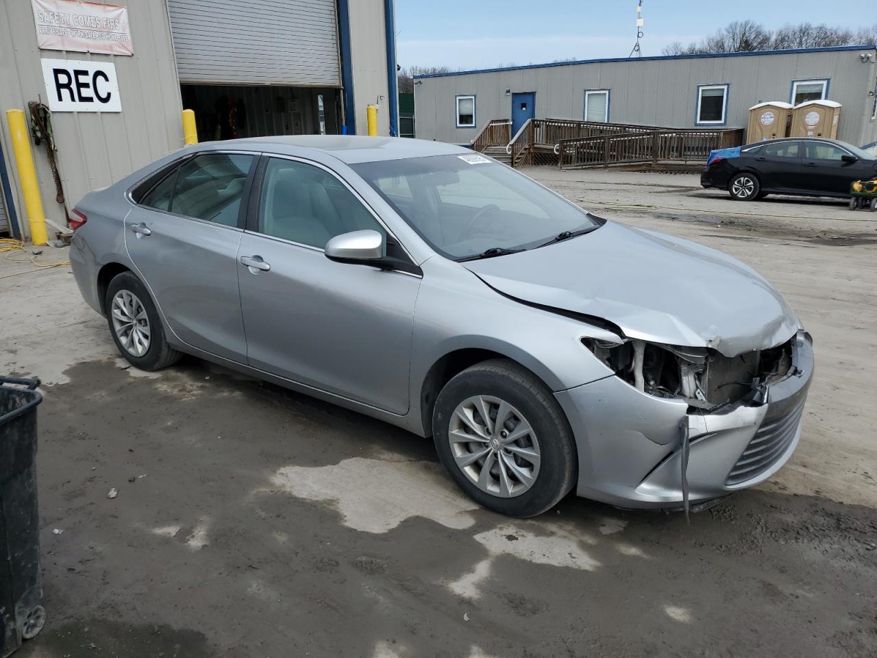 2017 TOYOTA CAMRY LE - Image 4