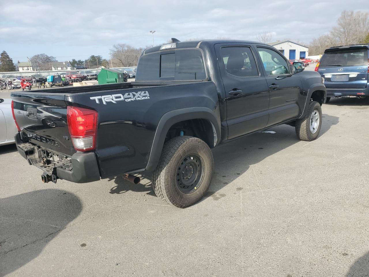 2017 TOYOTA TACOMA DOU - Фото 3