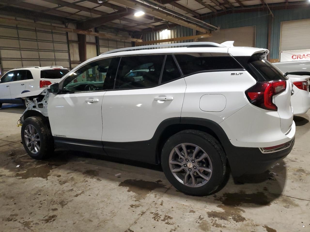 2023 GMC TERRAIN SL - Image 2