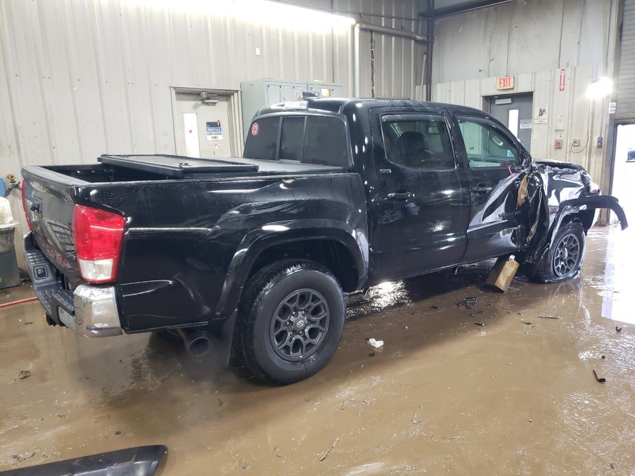 2017 TOYOTA TACOMA DOU - Фото 3