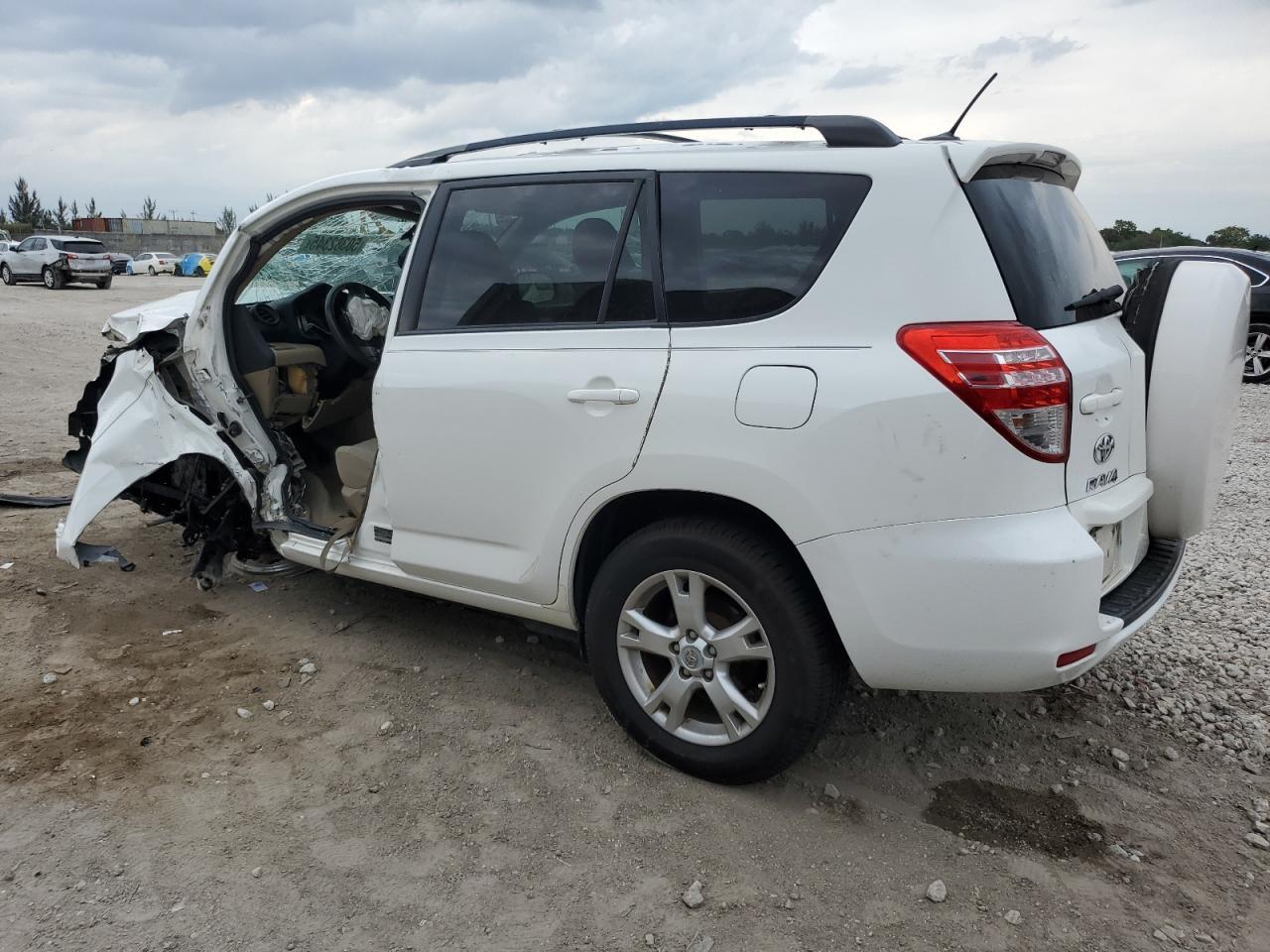 2011 TOYOTA RAV4 - Image 2