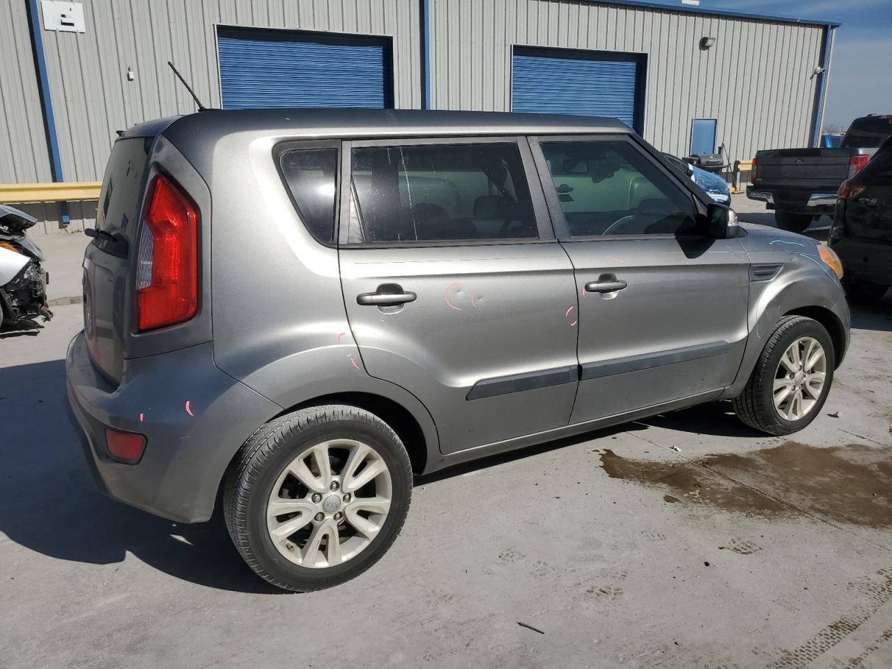 2013 KIA SOUL + - Image 3