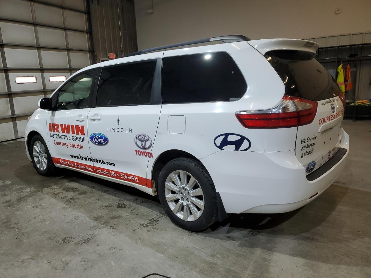 2015 TOYOTA SIENNA LE - Фото 2