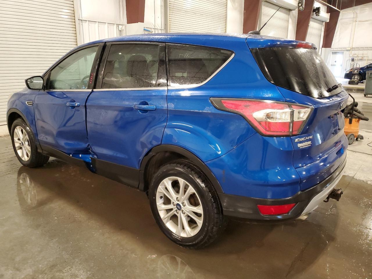 2017 FORD ESCAPE SE - Фото 2