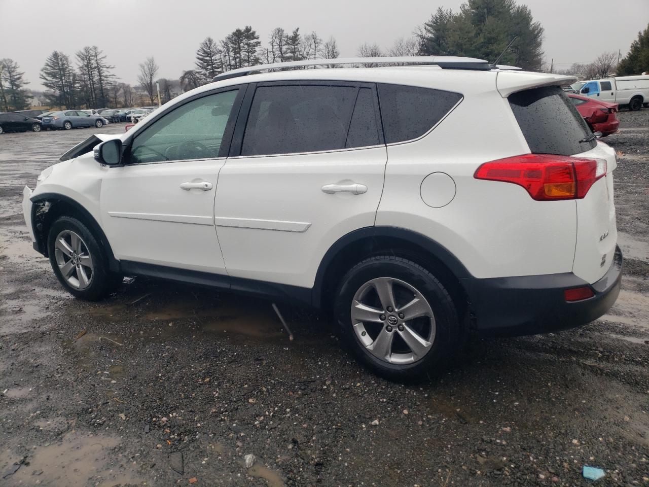 2015 TOYOTA RAV4 XLE - Фото 2