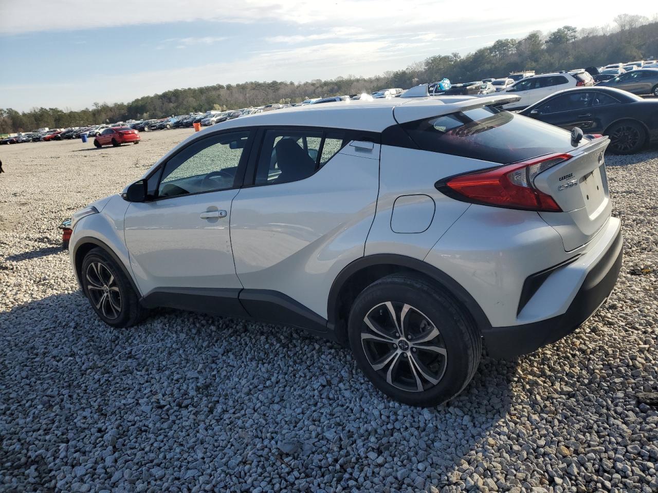 2021 TOYOTA C-HR XLE - Фото 2