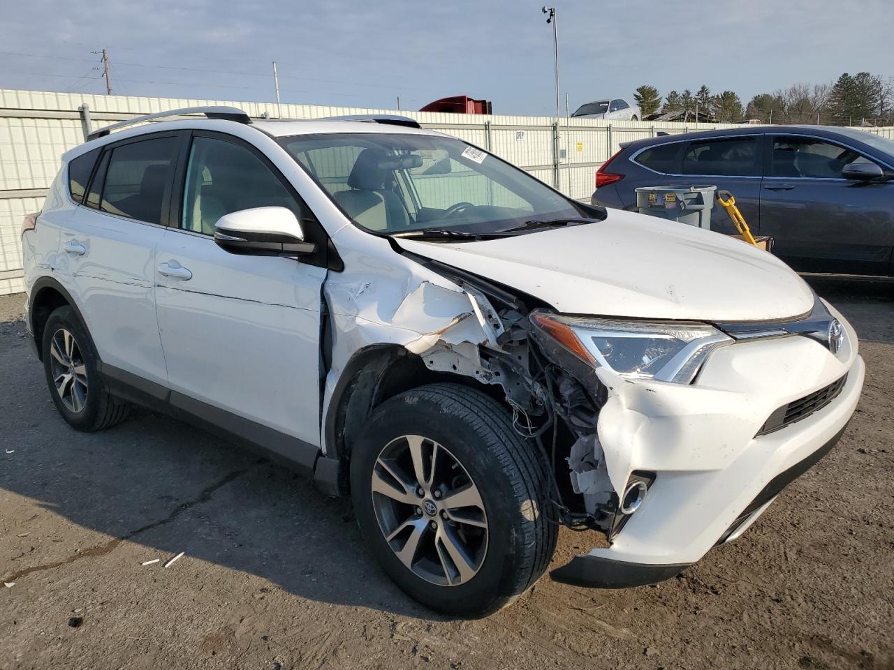 2016 TOYOTA RAV4 XLE - Фото 4