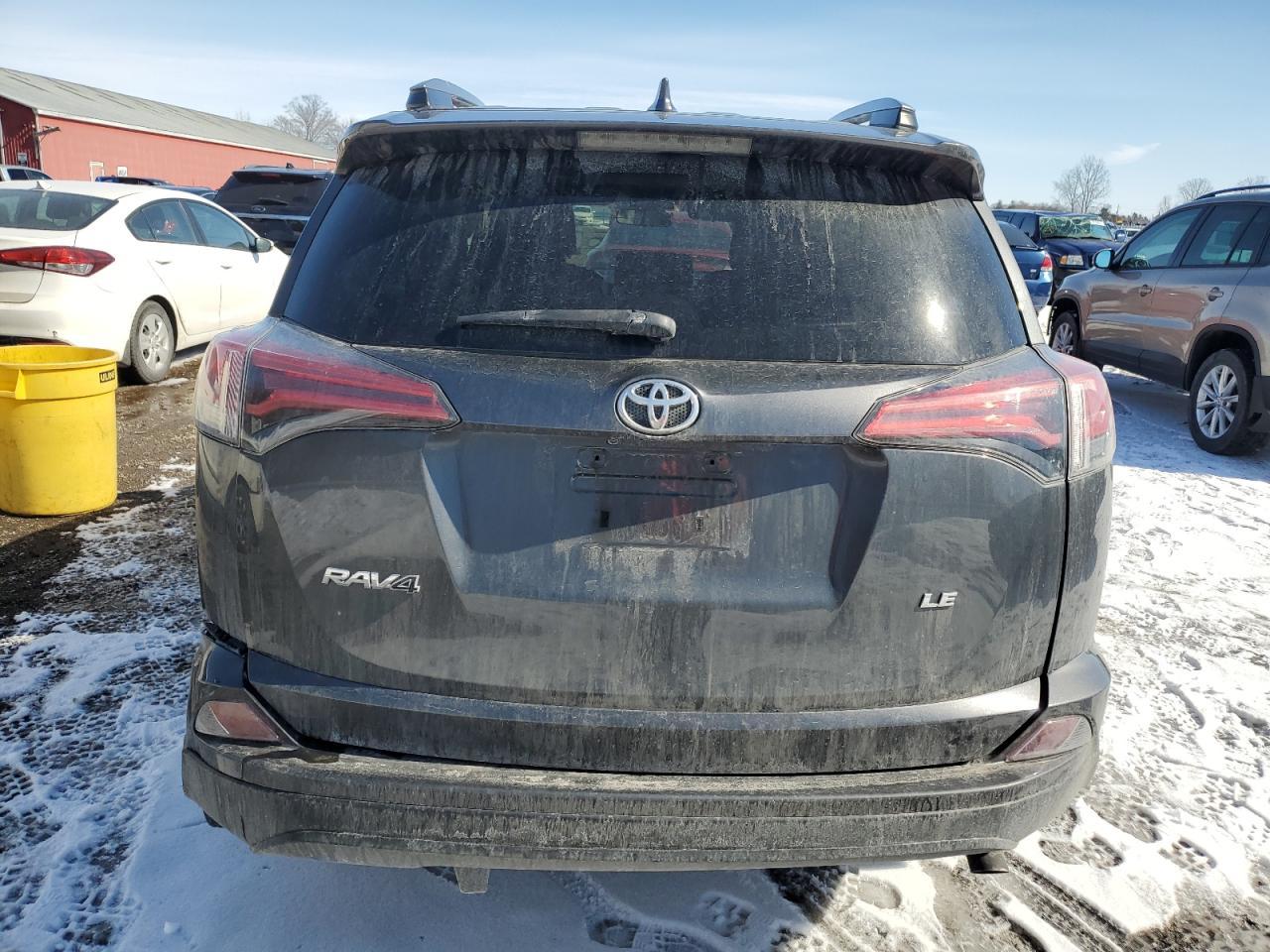 2018 TOYOTA RAV4 LE - Фото 6