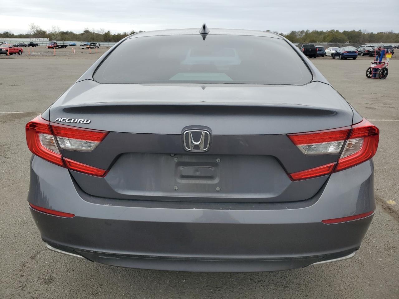 2018 HONDA ACCORD LX - Image 6