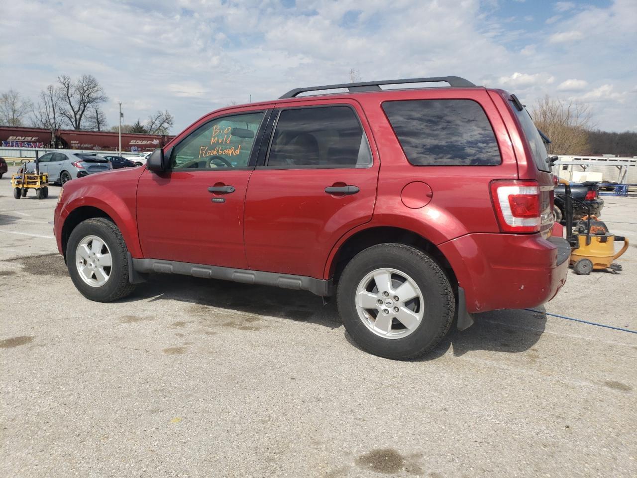 2012 FORD ESCAPE XLT - Image 2