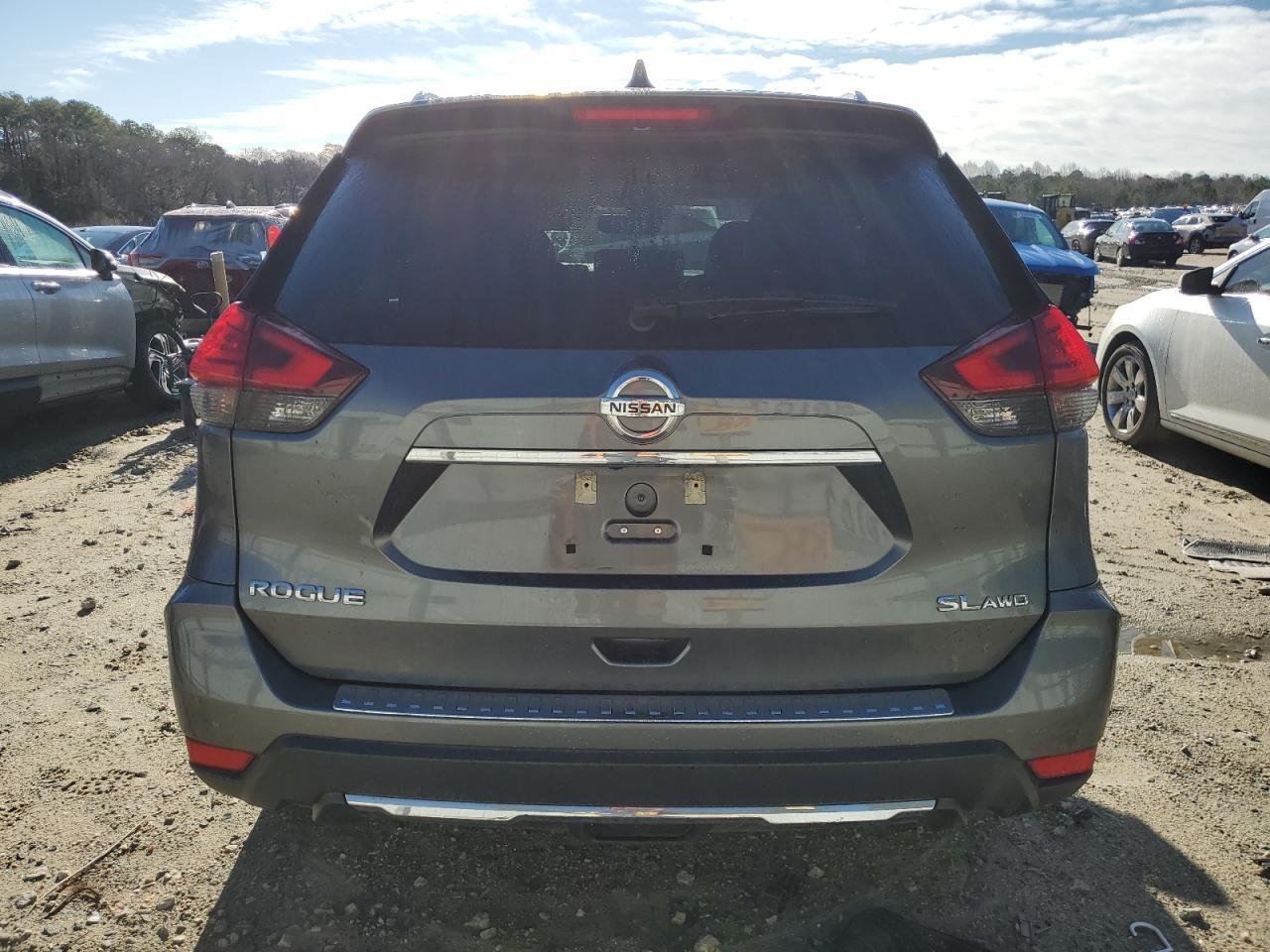 2017 NISSAN ROGUE SV - Image 6
