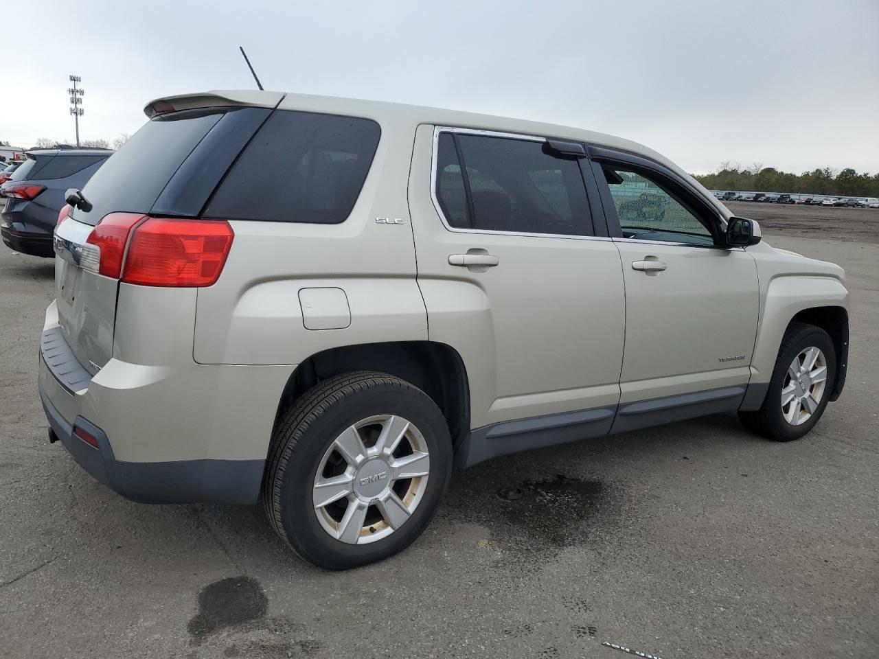 2013 GMC TERRAIN SL - Image 3