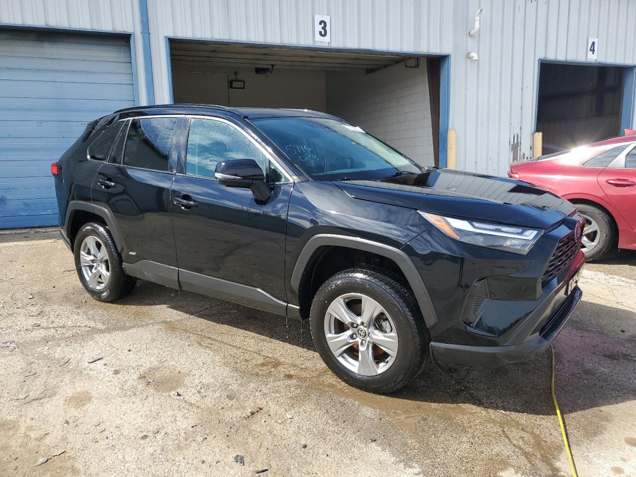 2022 TOYOTA RAV4 XLE - Фото 4