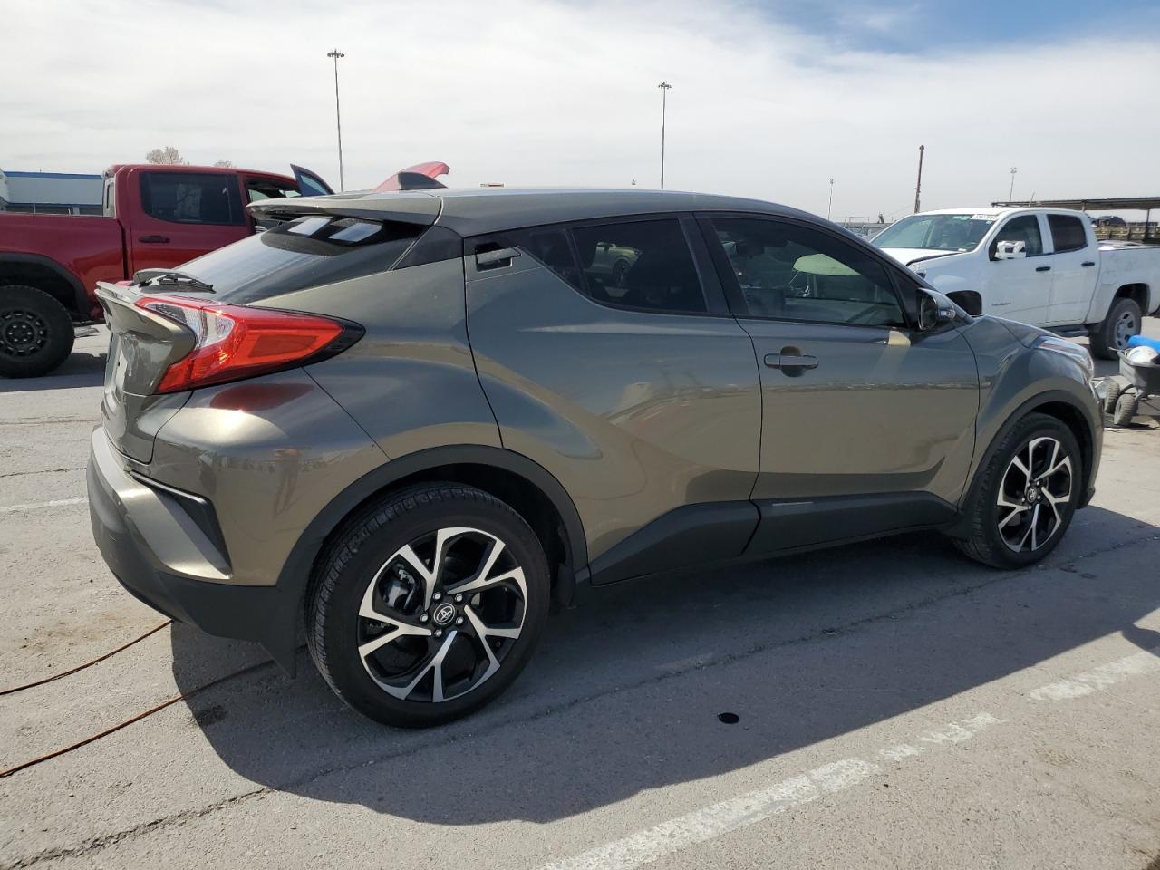 2021 TOYOTA C-HR XLE - Фото 3
