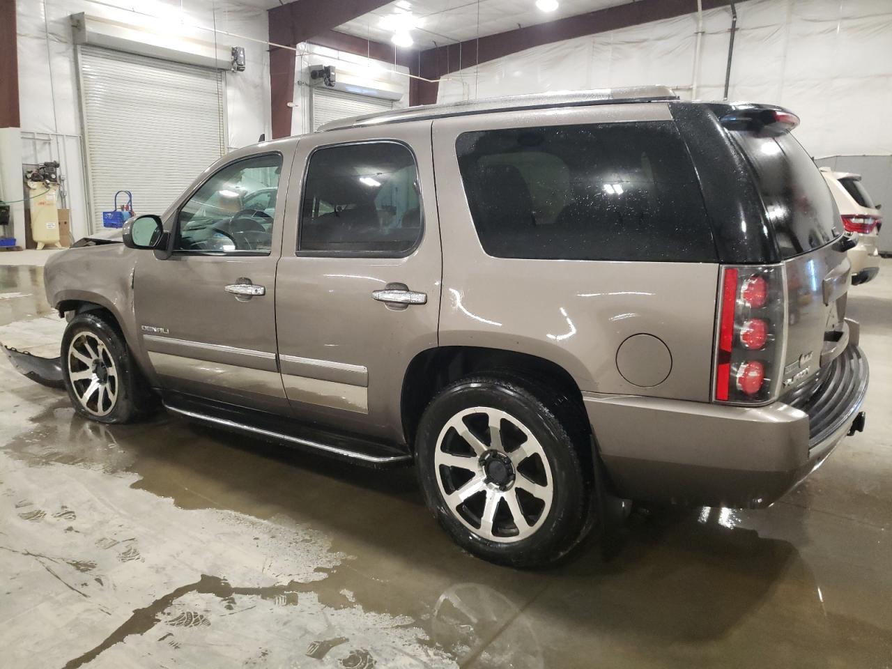 2012 GMC YUKON DENA - Image 2