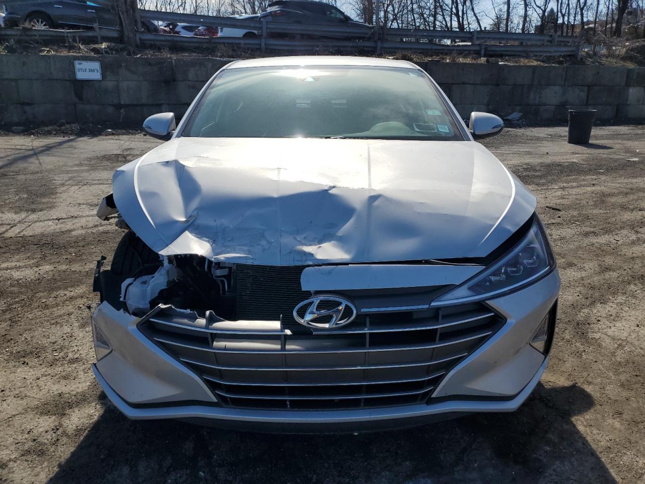 2019 HYUNDAI ELANTRA SE - Image 5