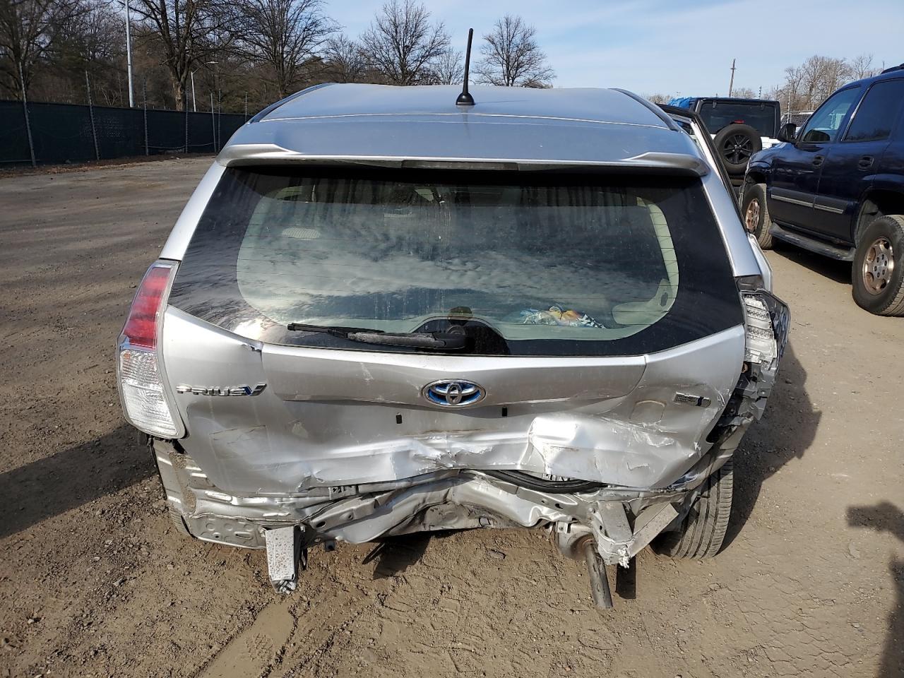 2015 TOYOTA PRIUS V - Фото 6