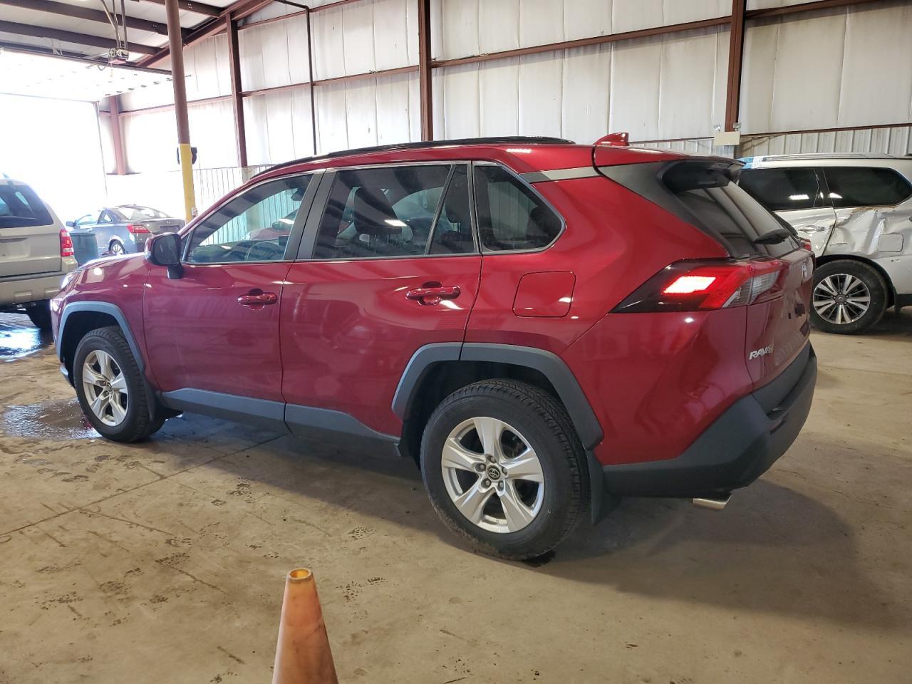 2020 TOYOTA RAV4 XLE - Фото 2