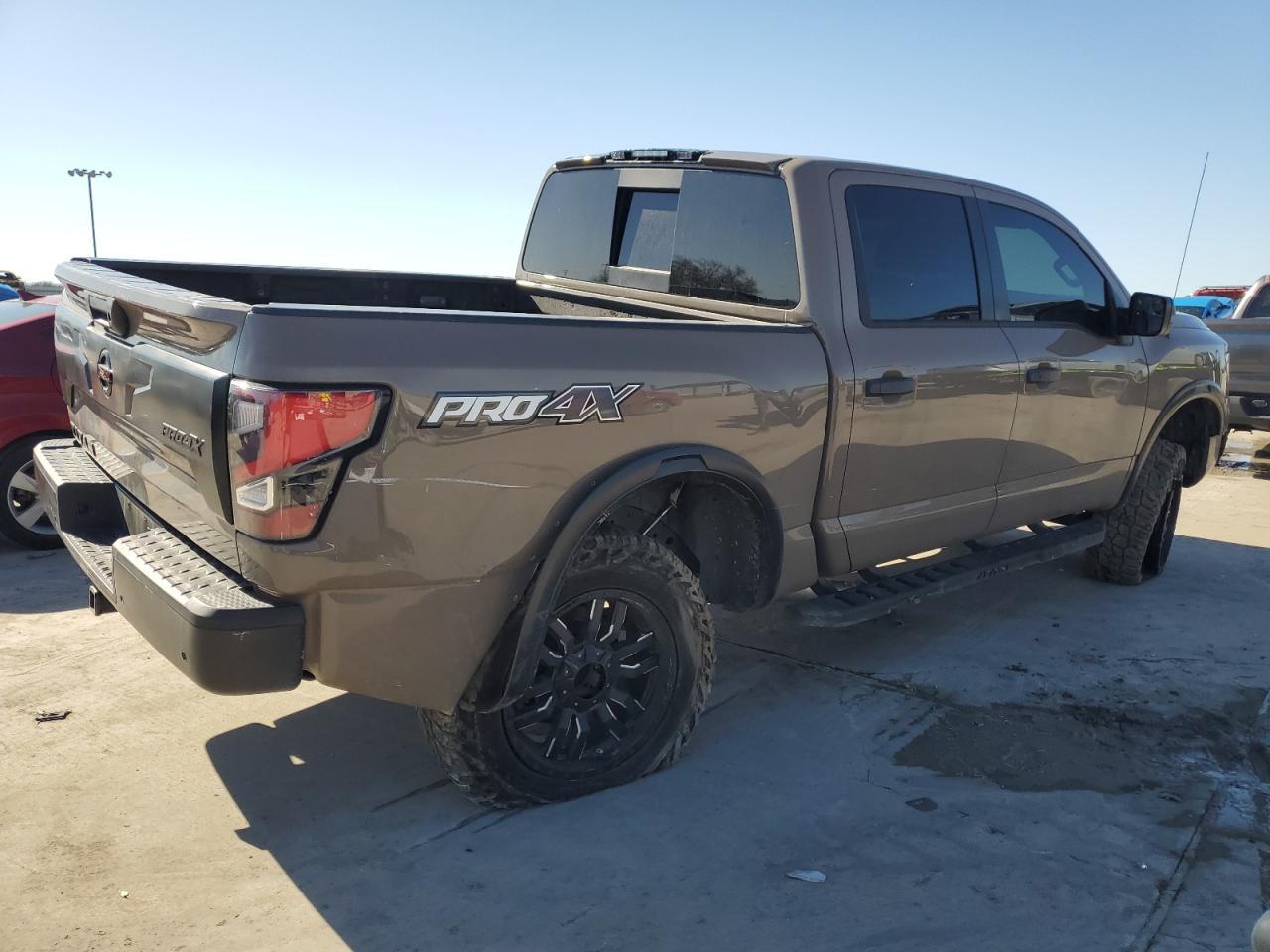 2021 NISSAN TITAN SV - Фото 3
