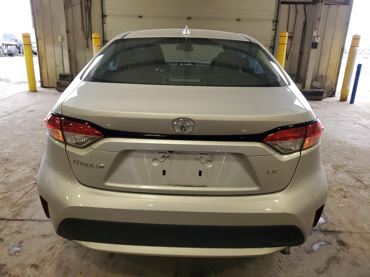 2020 TOYOTA COROLLA LE - Фото 6