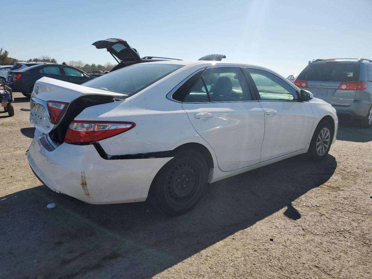 2017 TOYOTA CAMRY LE - Image 3