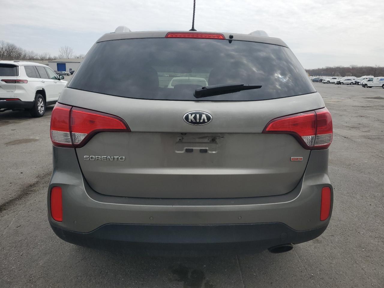 2015 KIA SORENTO LX - Image 6