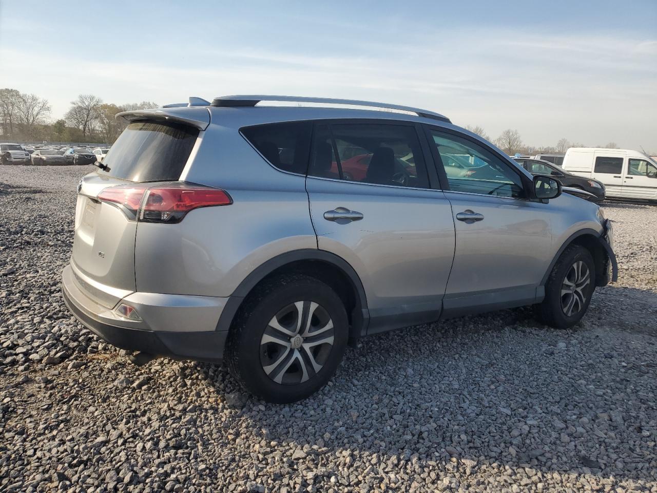 2016 TOYOTA RAV4 LE - Фото 3