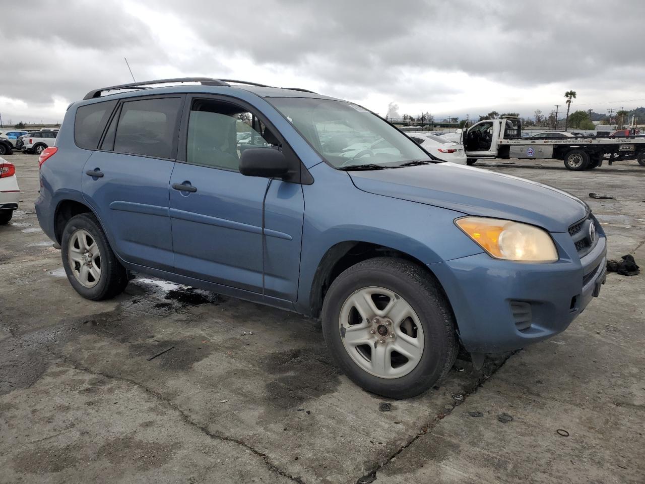 2011 TOYOTA RAV4 - Фото 4