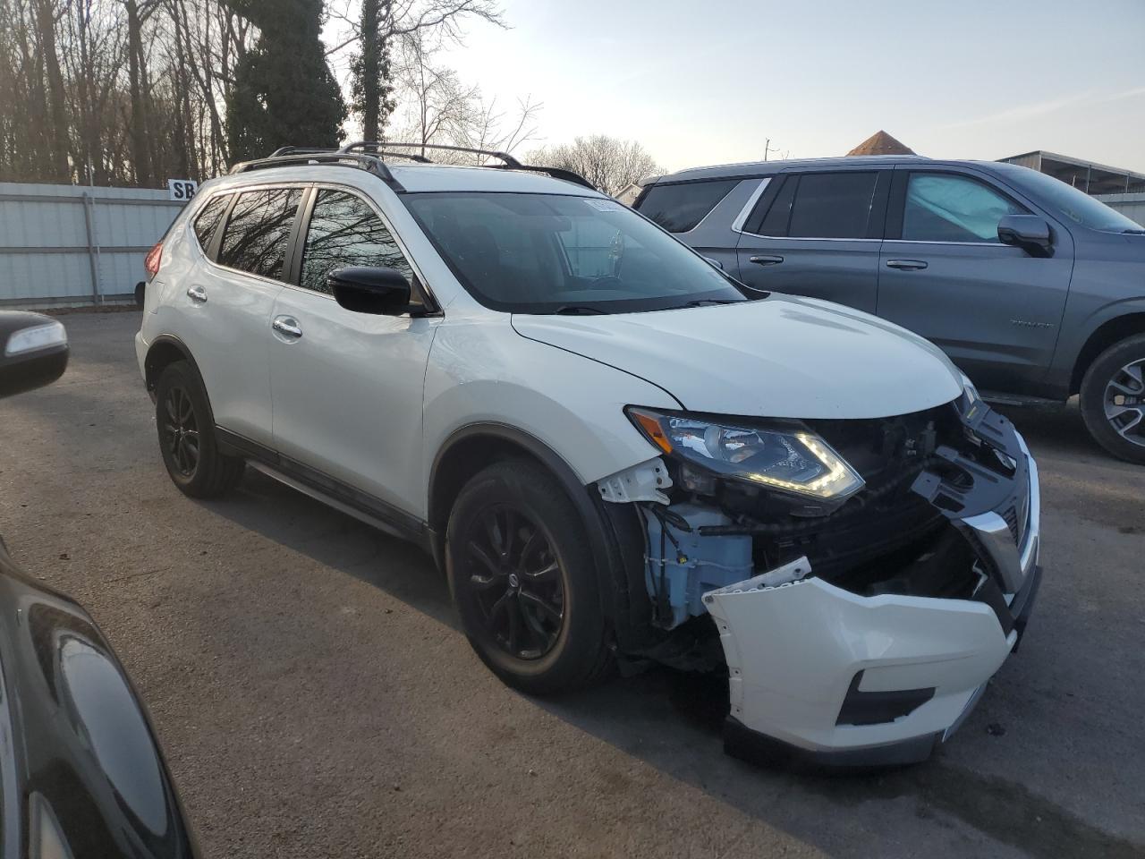 2017 NISSAN ROGUE SV - Image 4