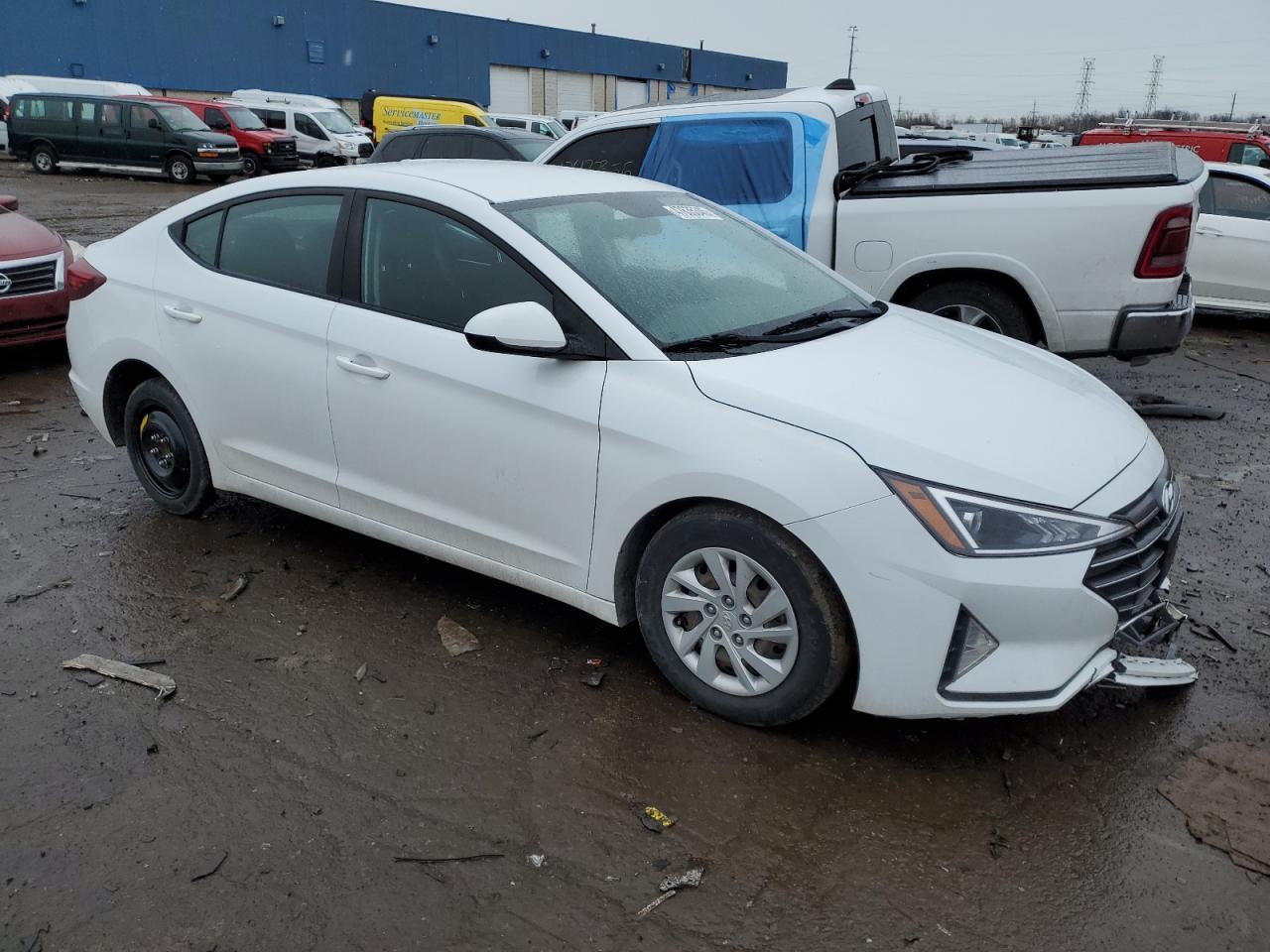 2019 HYUNDAI ELANTRA SE - Image 4