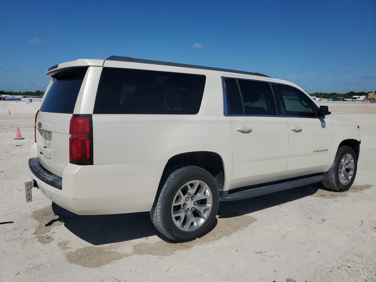 2015 CHEVROLET SUBURBAN C - Image 3