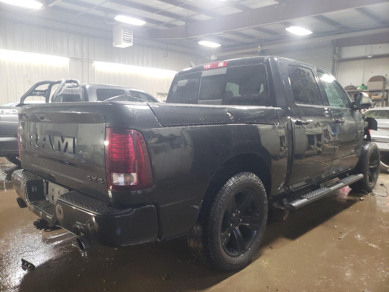 2017 RAM 1500 SPORT - Фото 3