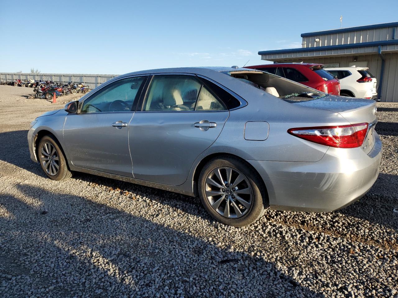 2015 TOYOTA CAMRY LE - Image 2