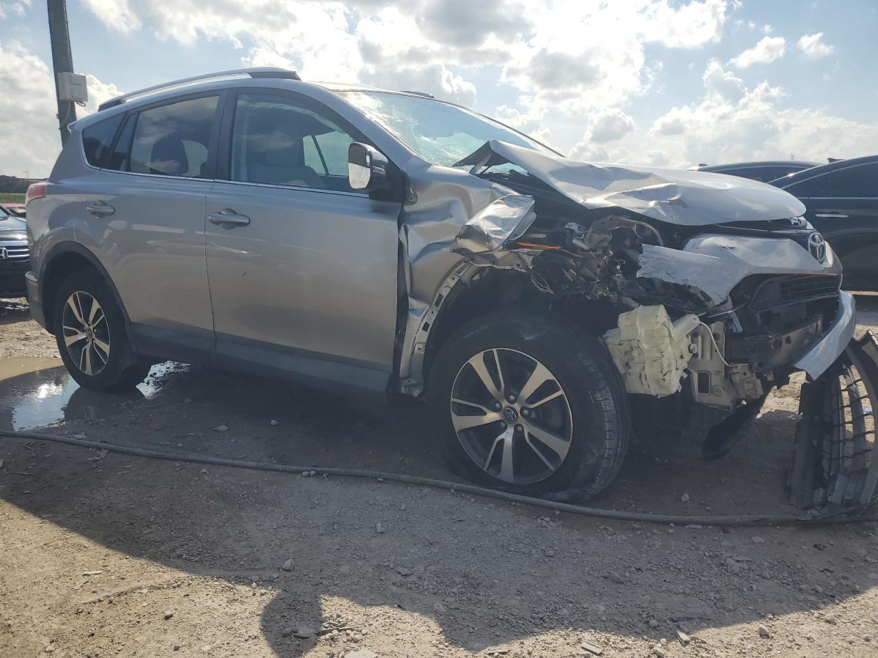 2016 TOYOTA RAV4 XLE - Image 4