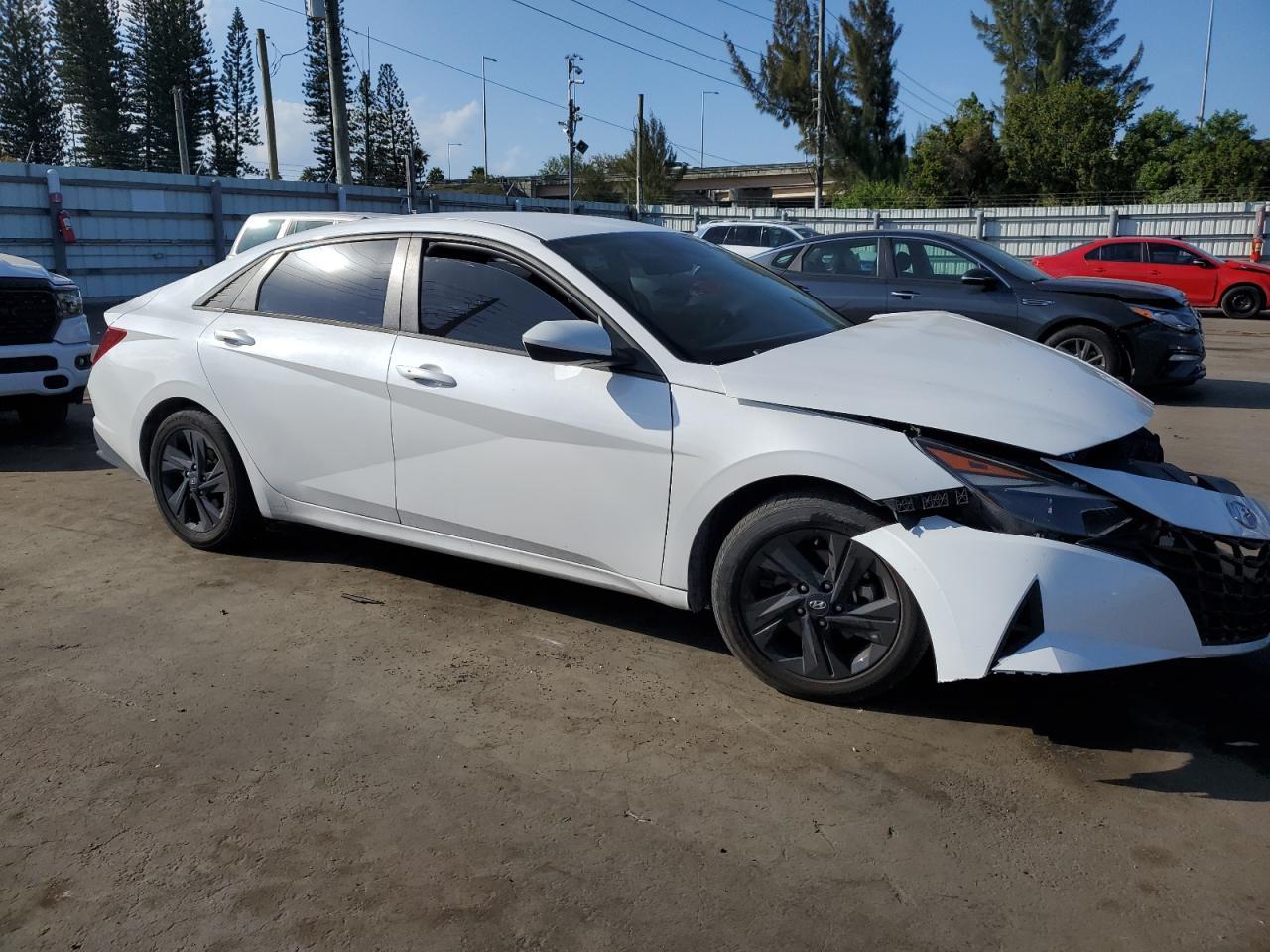 2022 HYUNDAI ELANTRA SE - Фото 4