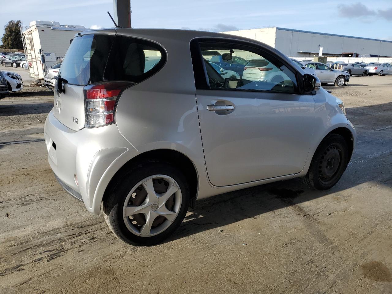 2015 TOYOTA SCION IQ - Фото 3