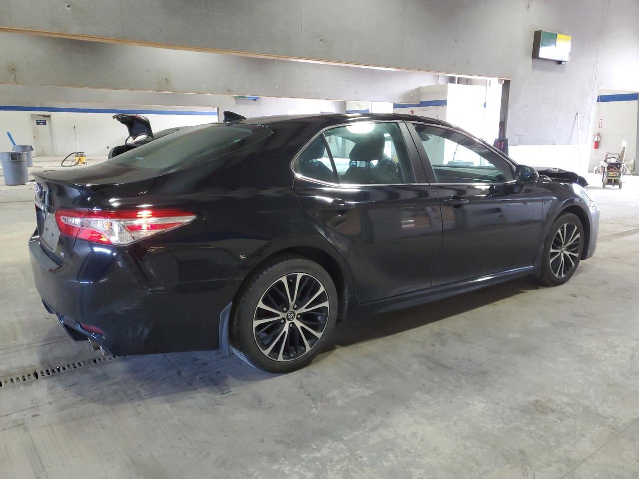 2020 TOYOTA CAMRY SE - Image 3