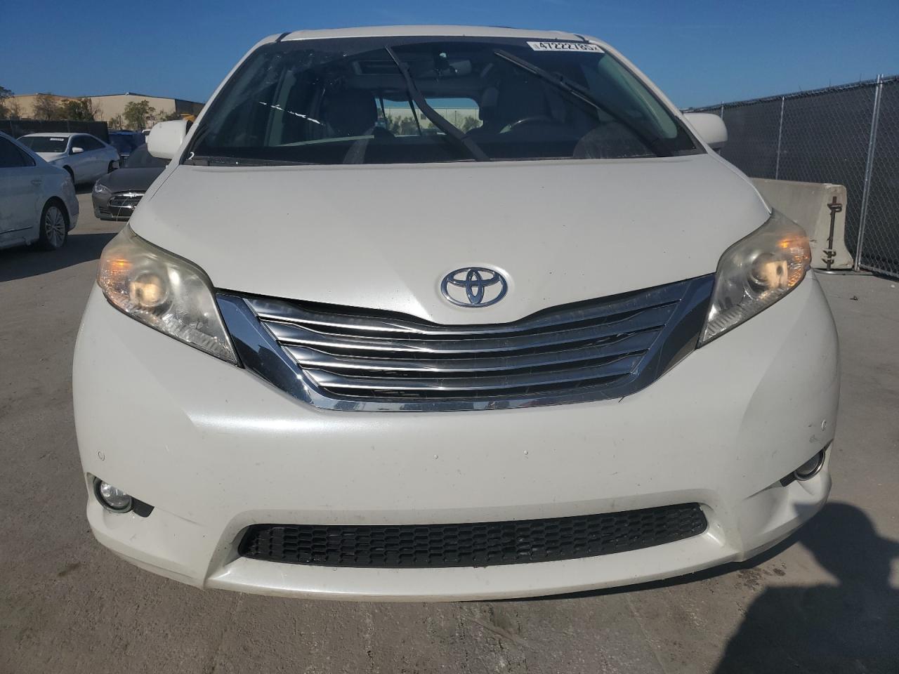 2011 TOYOTA SIENNA XLE - Фото 5