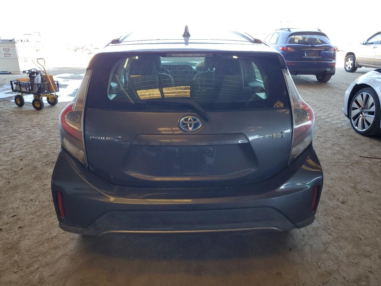 2018 TOYOTA PRIUS C - Image 6