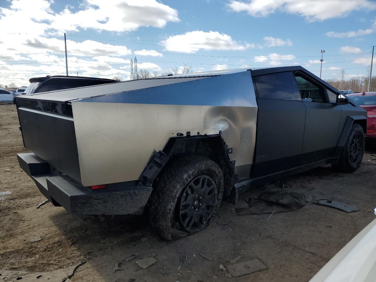 2024 TESLA CYBERTRUCK - Image 3