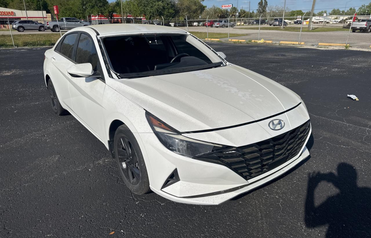 2022 HYUNDAI ELANTRA SE