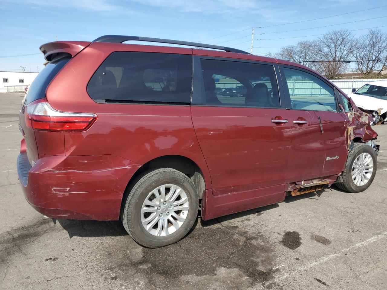 2015 TOYOTA SIENNA XLE - Фото 3