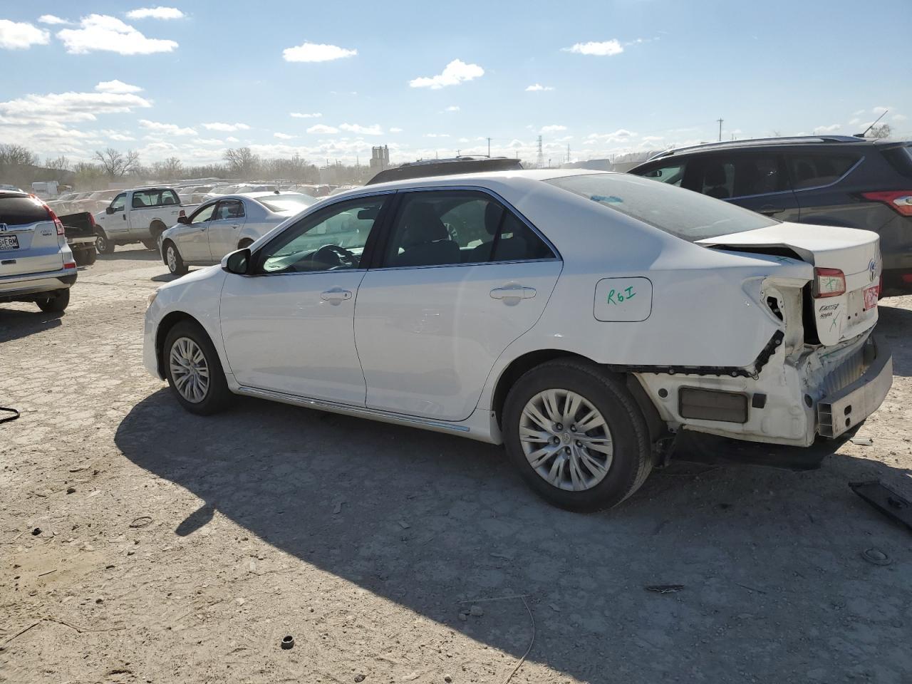 2014 TOYOTA CAMRY L - Фото 2