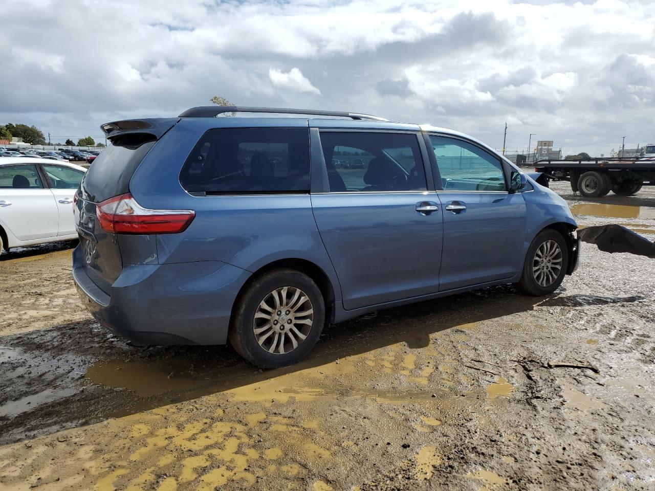 2015 TOYOTA SIENNA XLE - Фото 3