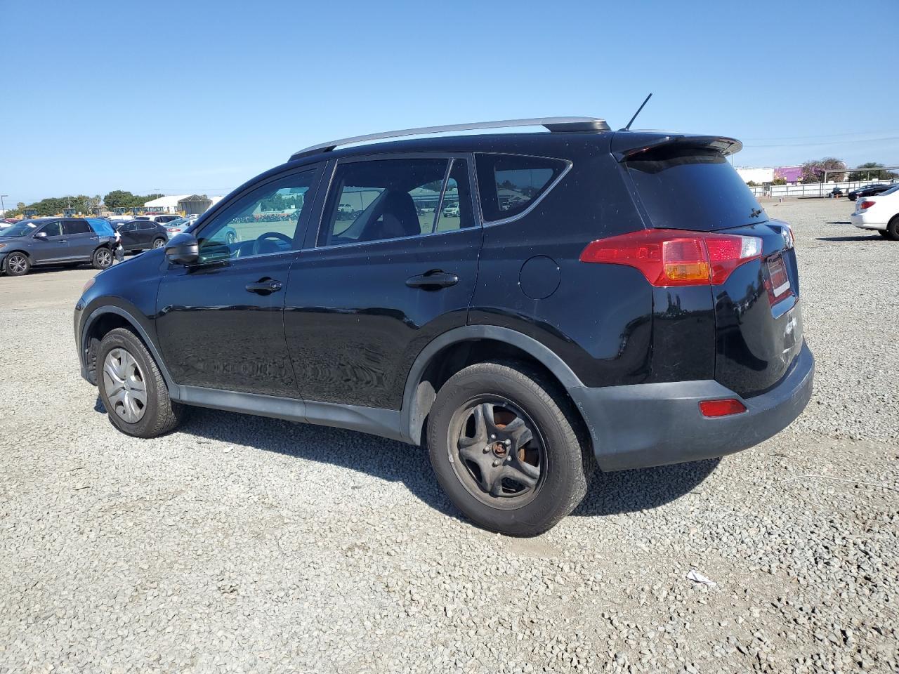 2015 TOYOTA RAV4 LE - Фото 2