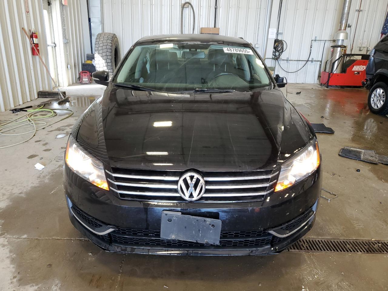 2014 VOLKSWAGEN PASSAT S - Image 5